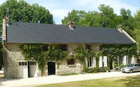 corps de ferme avec piscine et chevaux