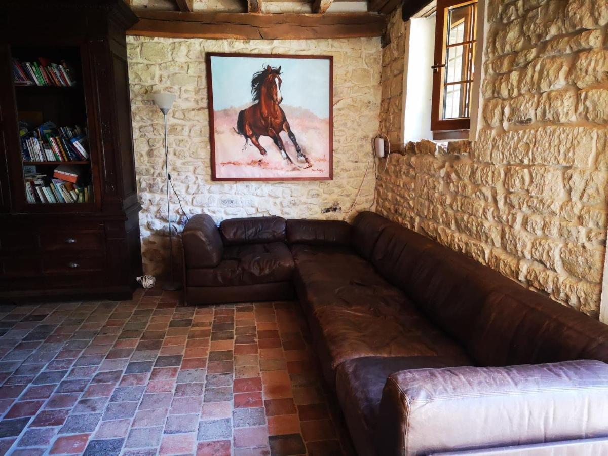 Villa corps de ferme avec piscine et chevaux à Venizy Extérieur photo
